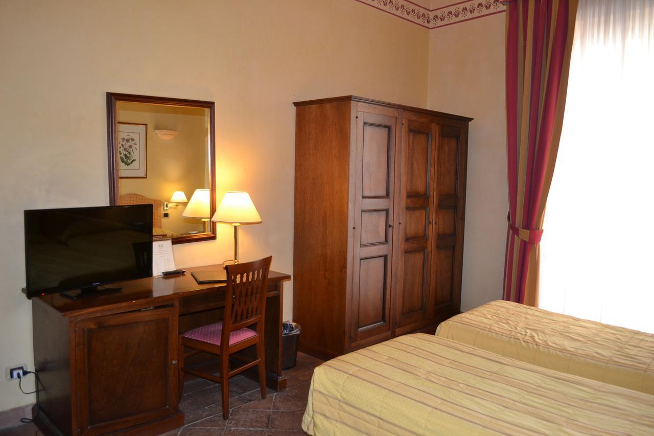 Hotel La Ville Catania-Fontanarossai nemzetközi repülőtér Kültér fotó