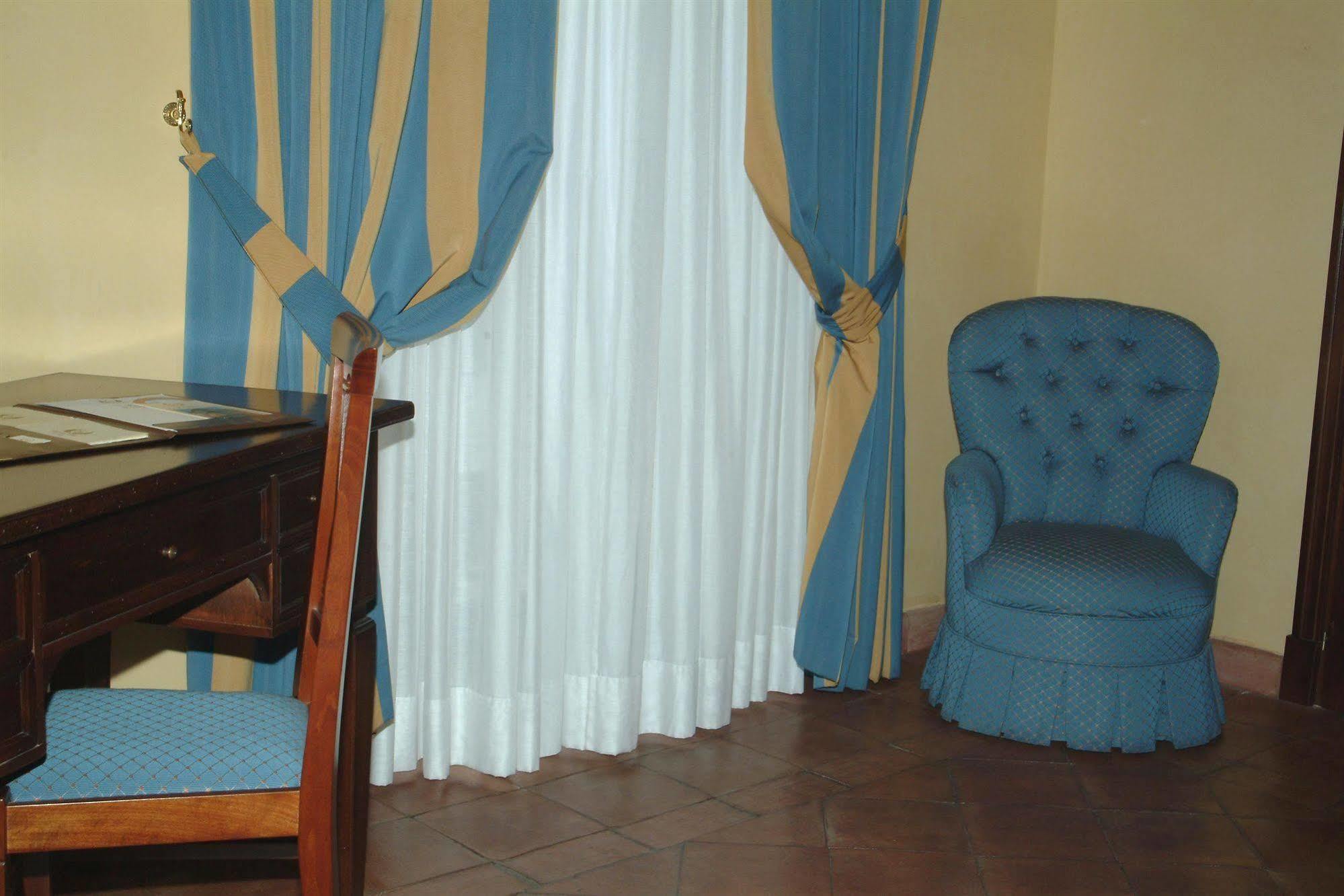 Hotel La Ville Catania-Fontanarossai nemzetközi repülőtér Kültér fotó